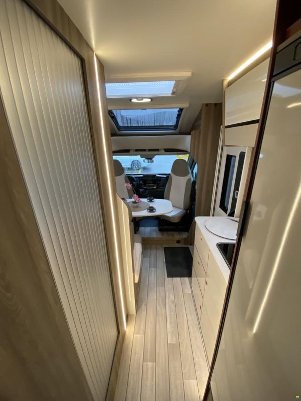 Roller Team Kronos FIT 281P, Ford 165PS Automat