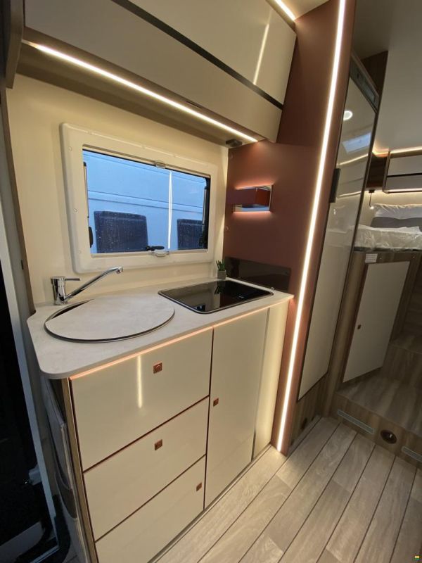 Roller Team Kronos FIT 281P, Ford 165PS Automat