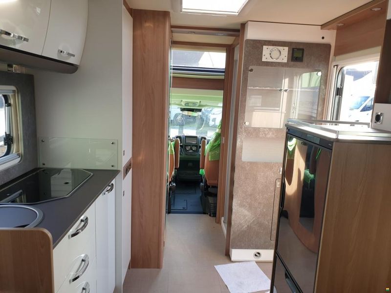 Bürstner Lyseo TD 644 G Rundsitzgruppe