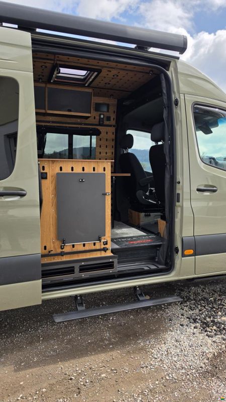 Mercedes Benz Sprinter 907 4x4 319