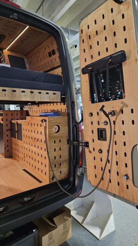 Mercedes Benz Sprinter 907 4x4 319