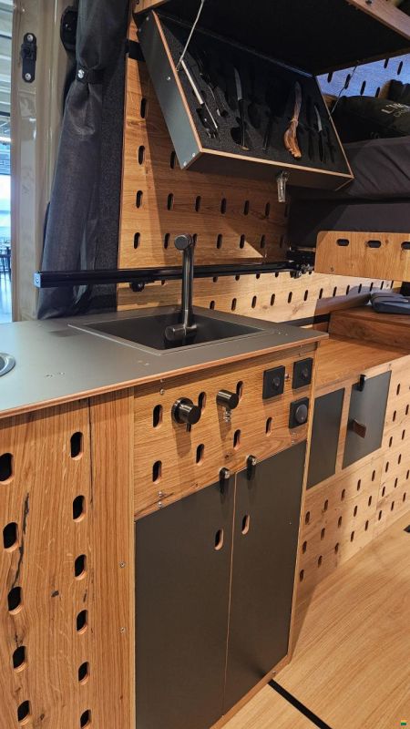 Mercedes Benz Sprinter 907 4x4 319