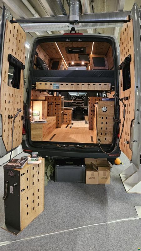 Mercedes Benz Sprinter 907 4x4 319