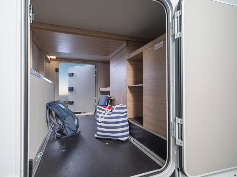 Knaus Live Wave 650 MEG Black Selection