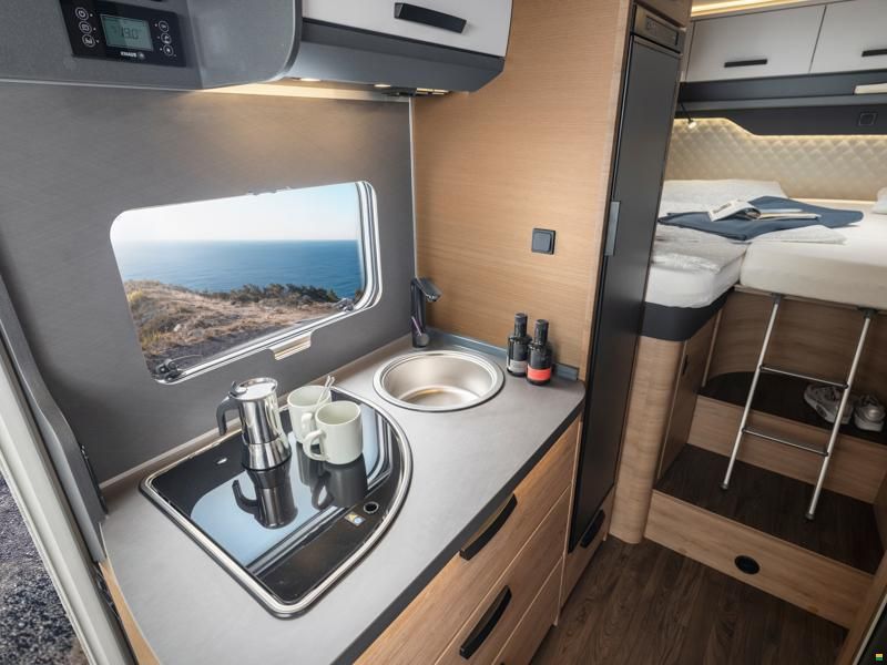 Knaus Live Wave 650 MEG Black Selection