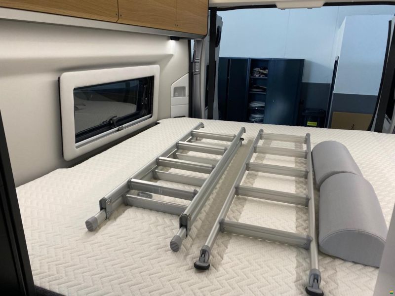 Adria TWIN 640 SGX PT 60Y DELUXE