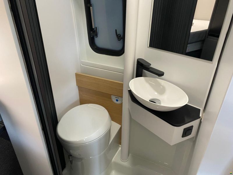 Adria TWIN 640 SGX PT 60Y DELUXE