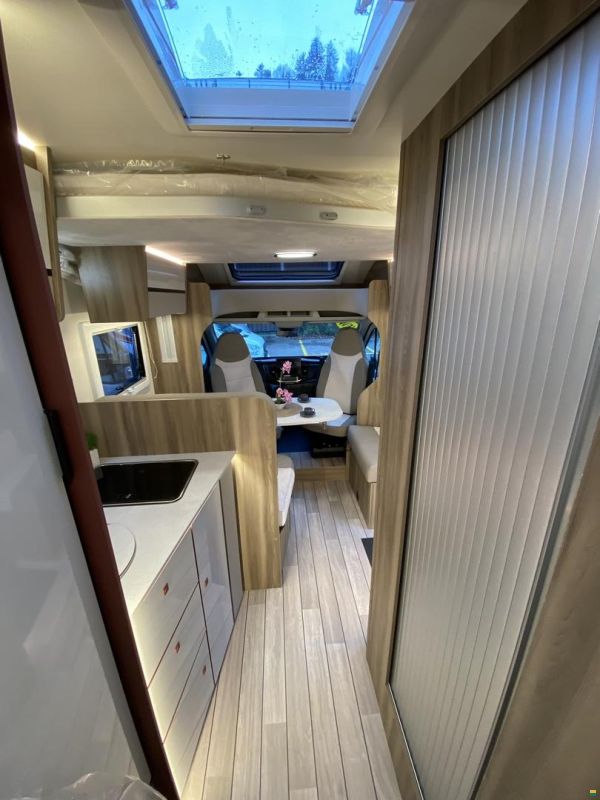 Roller Team Kronos 285 TL, Ford 165PS Automat