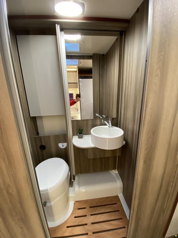 Roller Team Kronos 285 TL, Ford 165PS Automat