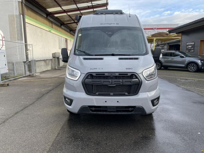 Sunlight Cliff 4x4 590