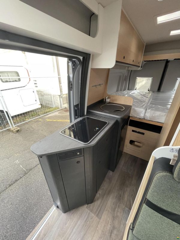 Sunlight Cliff 4x4 590