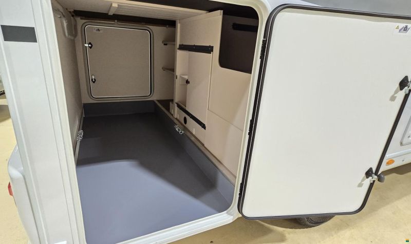 LMC Tracer V 670 - MJ2026