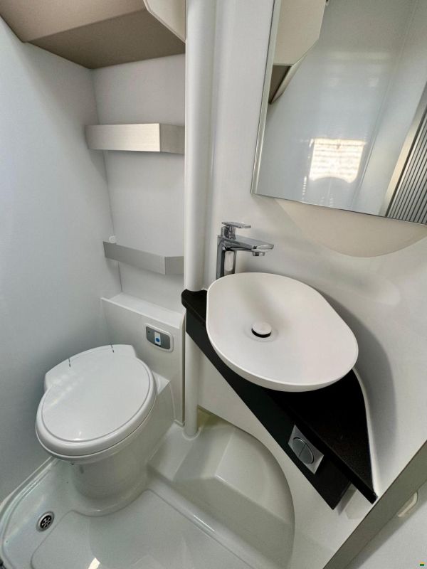 Adria Compact DL 60 Y Selection