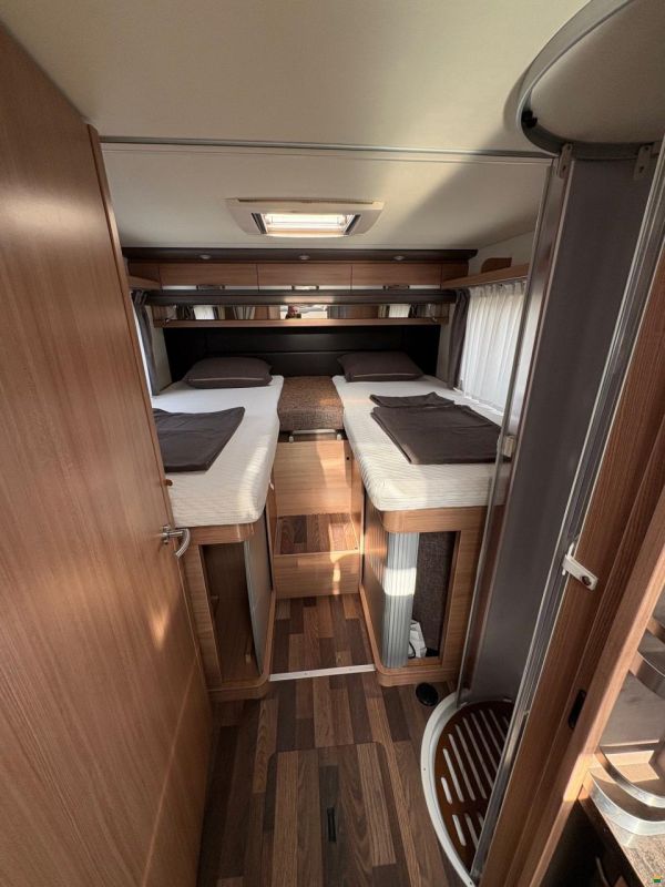 Knaus Sky Ti 700 MEG Silver Selection