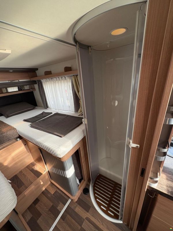 Knaus Sky Ti 700 MEG Silver Selection