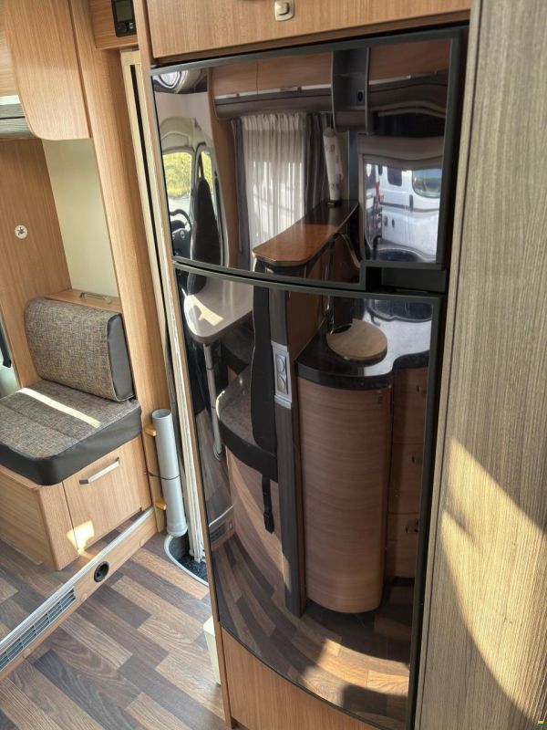 Knaus Sky Ti 700 MEG Silver Selection