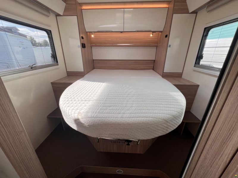 B&uuml;rstner Ixeo T 736