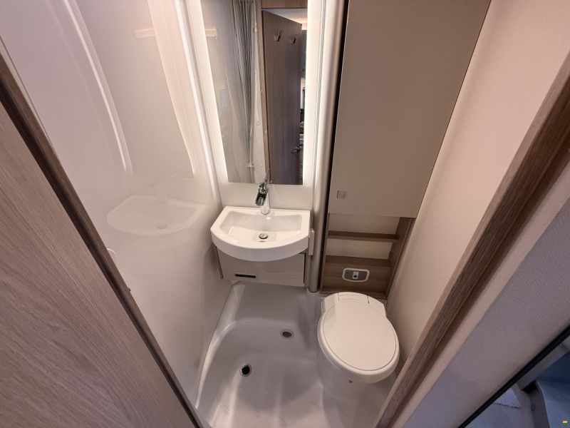 B&uuml;rstner Nexxo Van 620