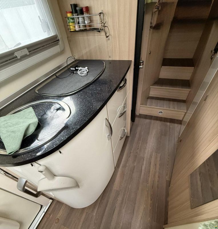 Bürstner Travel Van T690