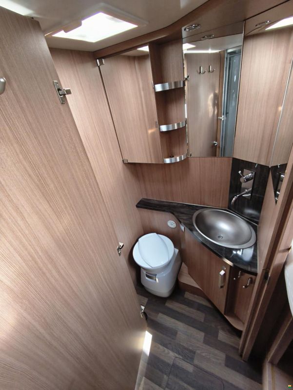 Knaus Sky I 740 LEG mit Einzelbett, Hubbett!