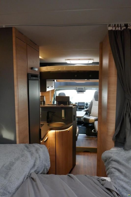 Knaus Live Wave 700 MEG Platinum Selection