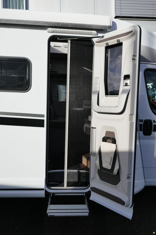 Knaus L!VE TI 650 MEG Platinum Selection