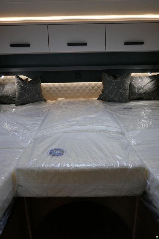 Knaus L!VE TI 650 MEG Platinum Selection