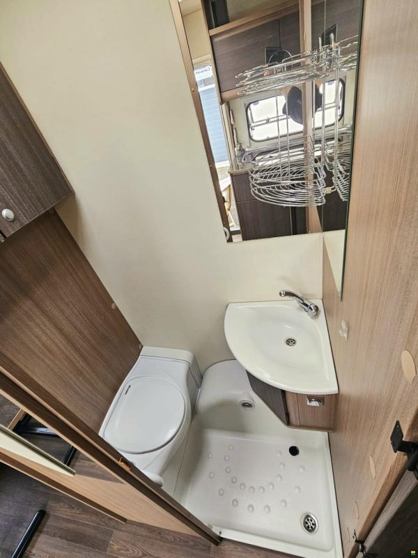 Bürstner Premio Plus 510tk mit Hubbett!