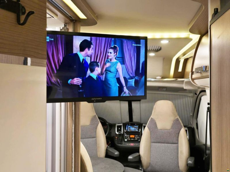 Malibu VAN GT 640 CHARMING AUTOMAT MJ 180