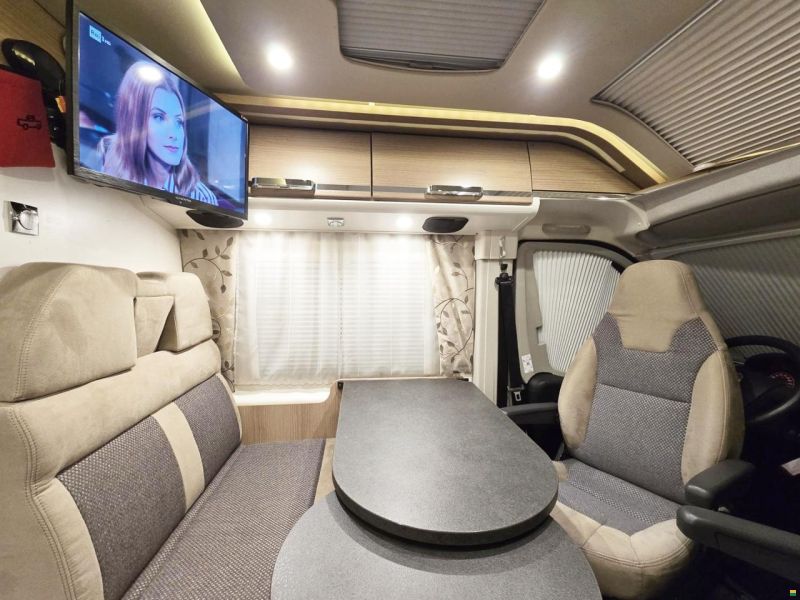 Malibu VAN GT 640 CHARMING AUTOMAT MJ 180