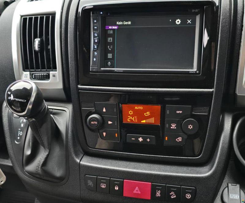 Malibu VAN GT 640 CHARMING AUTOMAT MJ 180