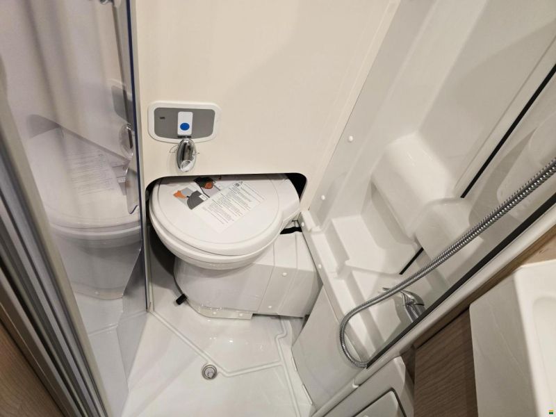 Malibu VAN GT 640 CHARMING AUTOMAT MJ 180