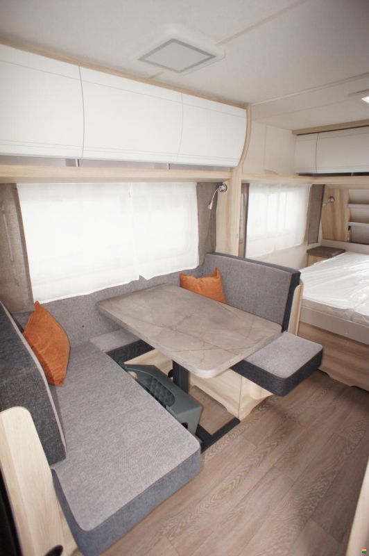 Hobby De Luxe 460 SFf