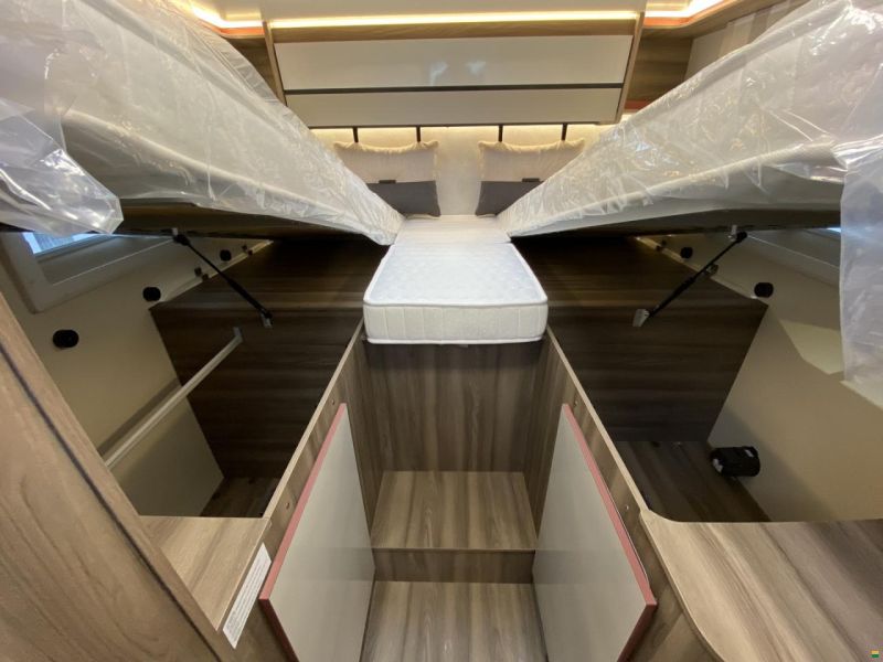 Roller Team Kronos 285 TL, Ford 165PS Automat