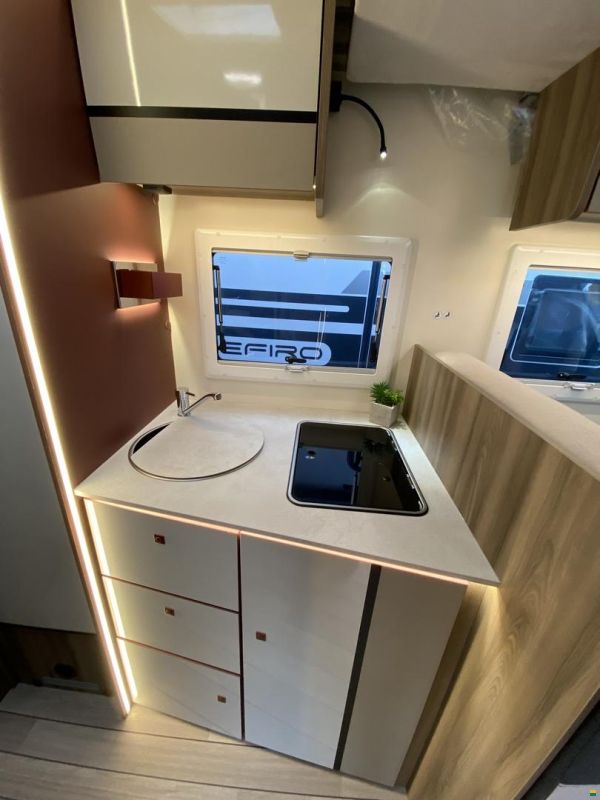 Roller Team Kronos 285 TL, Ford 165PS Automat