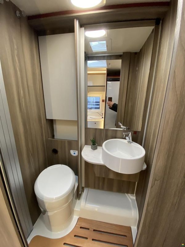 Roller Team Kronos 285 TL, Ford 165PS Automat