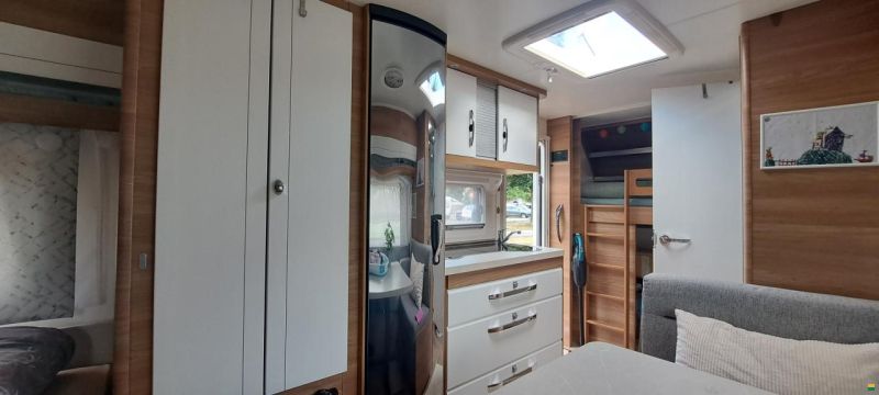 Hobby 490 KMF De Luxe