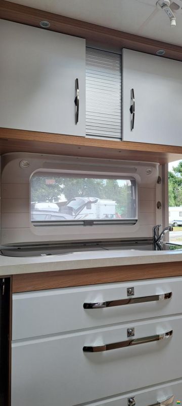 Hobby 490 KMF De Luxe