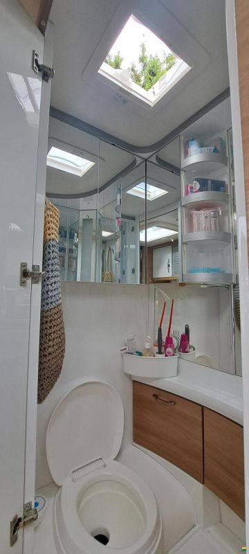 Hobby 490 KMF De Luxe