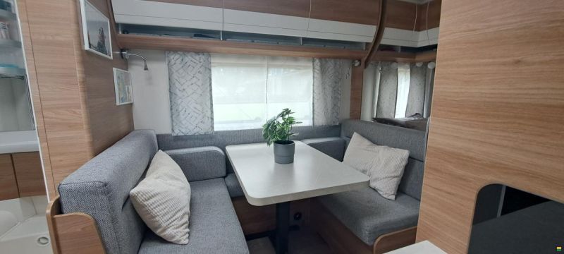 Hobby 490 KMF De Luxe