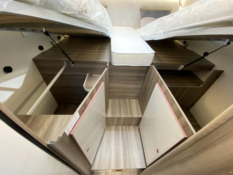 Roller Team Kronos Fit 281 TL, Ford 165PS Automat