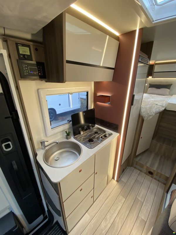 Roller Team Kronos Fit 281 TL, Ford 165PS Automat