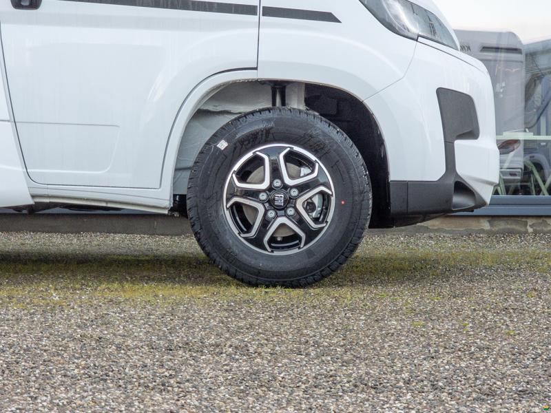 Knaus Live TI 650 MEG Platinum Selection