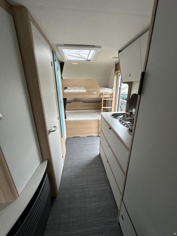 Dethleffs Aero 460 KR up