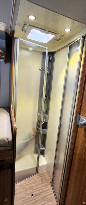 Carado T447 5-Plätzer / Hubbett