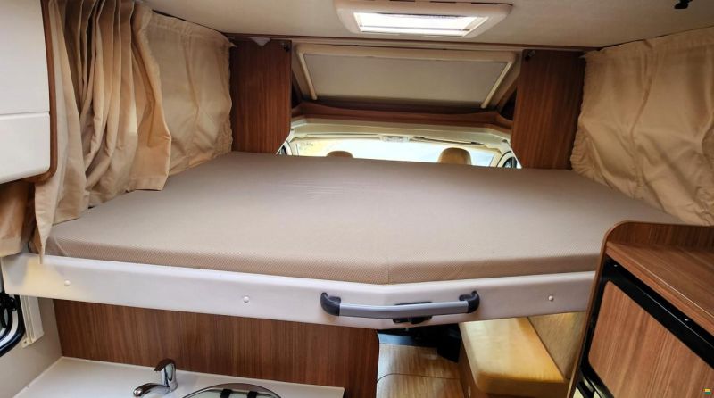 Carado T447 5-Plätzer / Hubbett