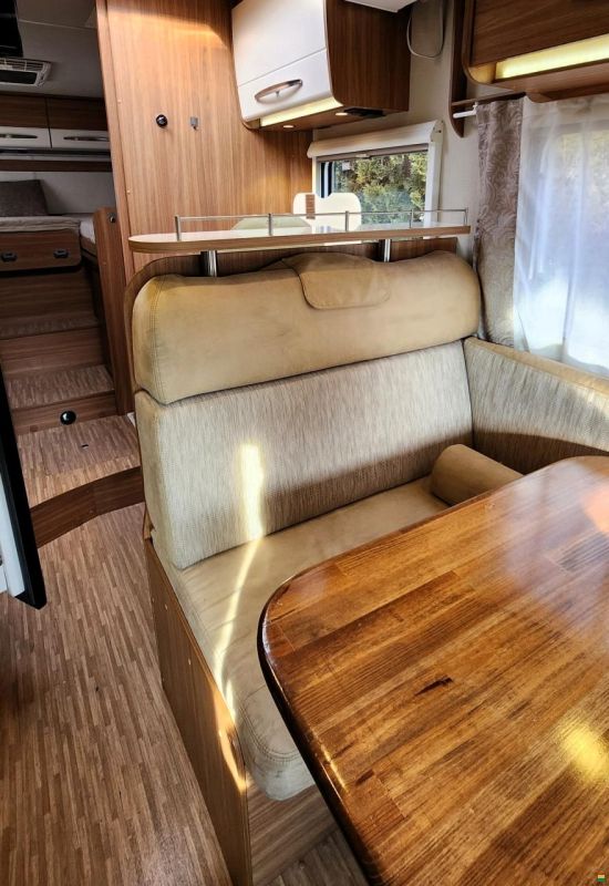 Carado T447 5-Plätzer / Hubbett