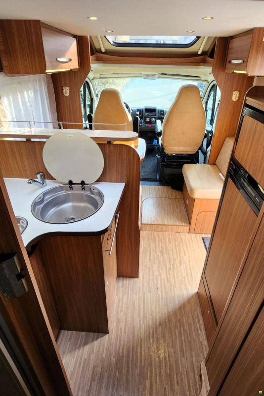 Carado T447 5-Plätzer / Hubbett