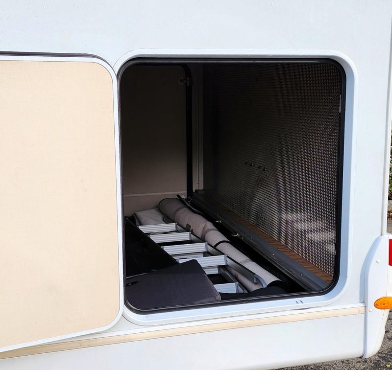 Carado T447 5-Plätzer / Hubbett