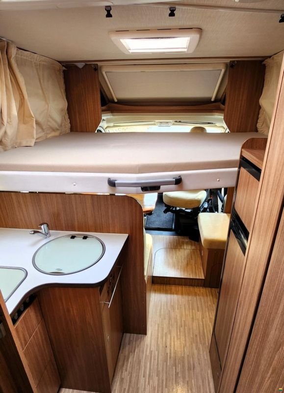 Carado T447 5-Plätzer / Hubbett